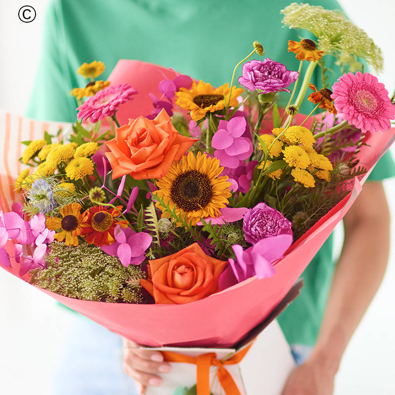 HTLFHT0300-1 Summer Trending Hand-tied without Lilies